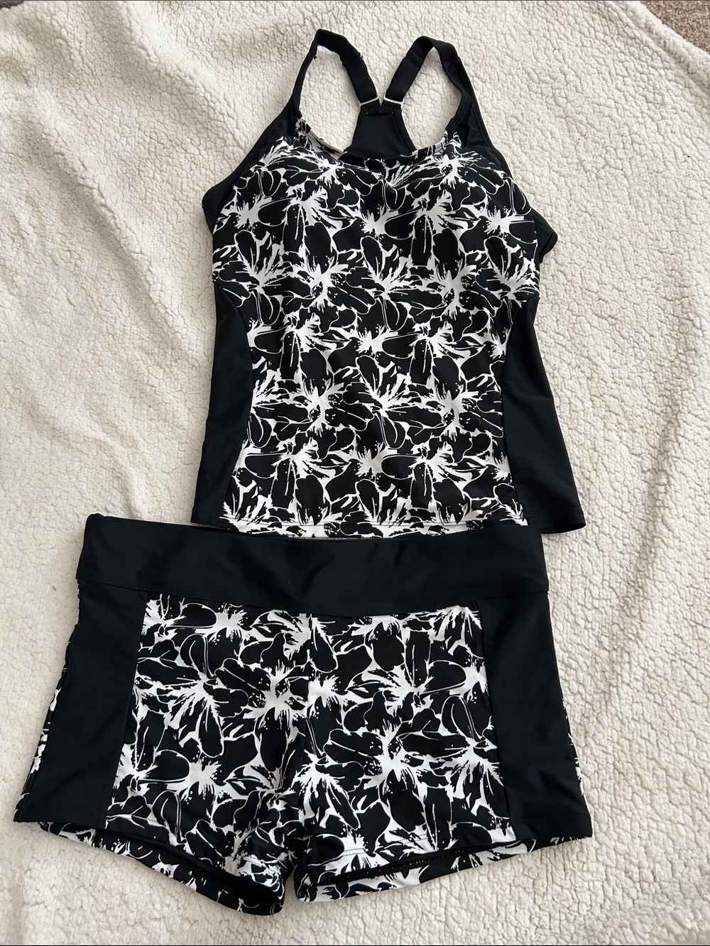 Black & White “nwot” Floral Tankini Set - Two-Piece Swim Top and Shorts Sz: XL